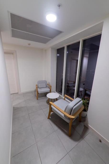 36th Floor Sky Free Parking *